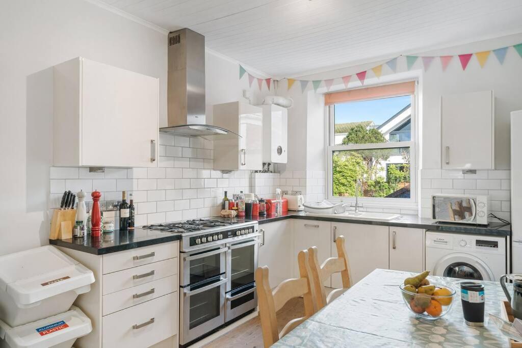 Manacles - Spacious Flat Near Beach With Sea Views & Parking Falmouth Exterior foto